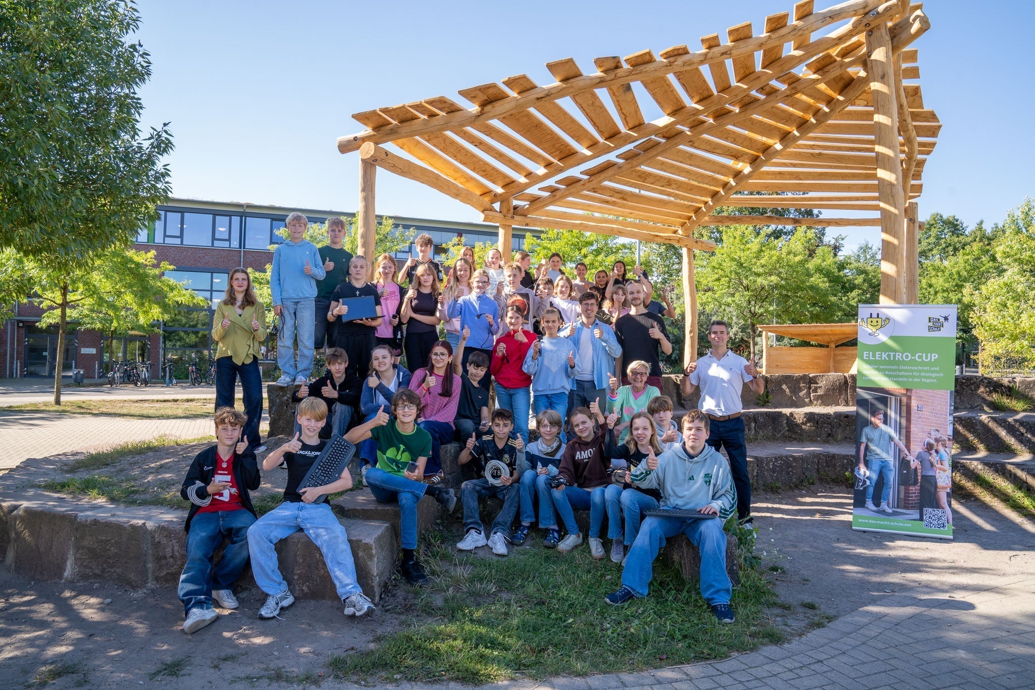 Aus Altgeräten werden neue Chancen: Neun Schulen sammeln wieder in Hannover und der Region Hannover Elektroschrott-Teile