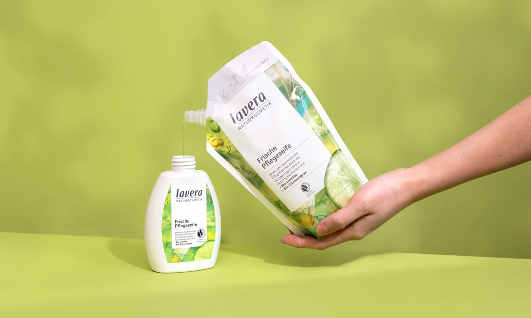 Lime Care Savon liquide dans un distributeur et un sachet de recharge