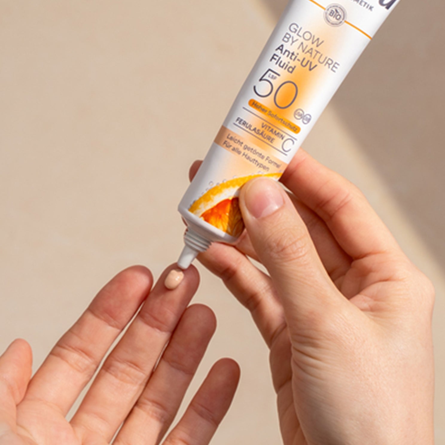 lavera Glow by Nature Fluide Solaire Anti-UV SPF 50 lors de l'application
