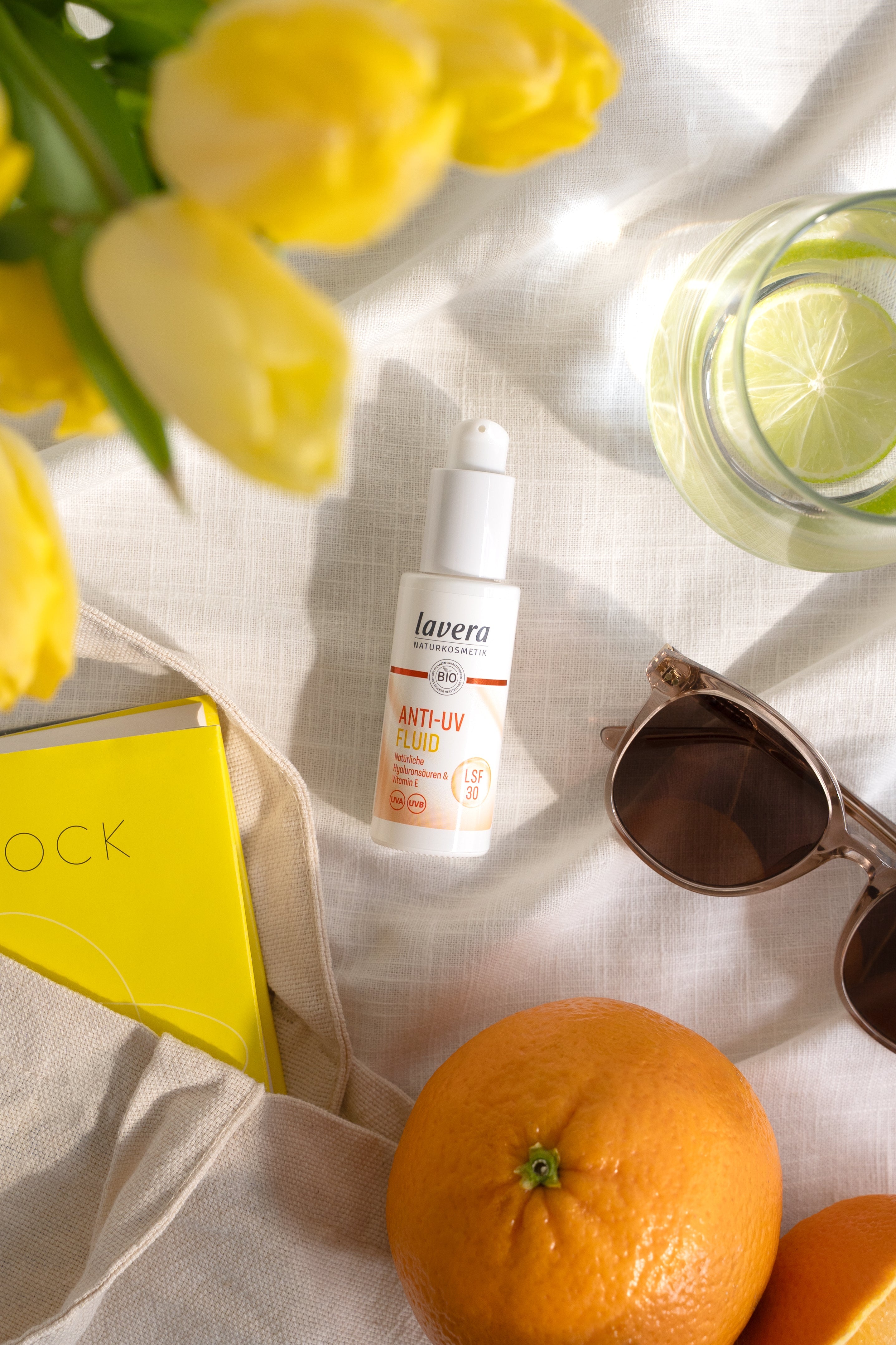 Anti Uv Fluid 30 mit sommerlichen Accessoires