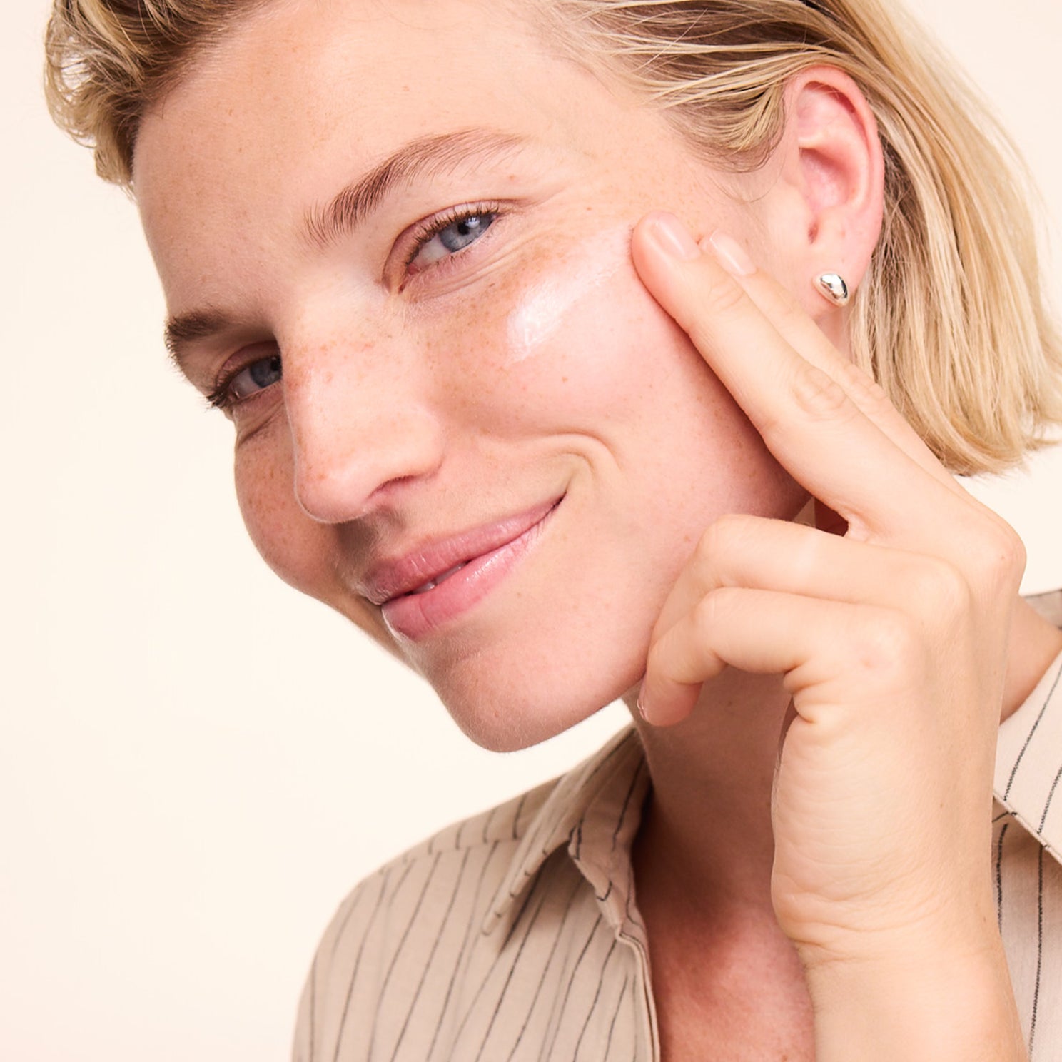 lavera basis sensitive Crème de nuit apaisante lors de l'application
