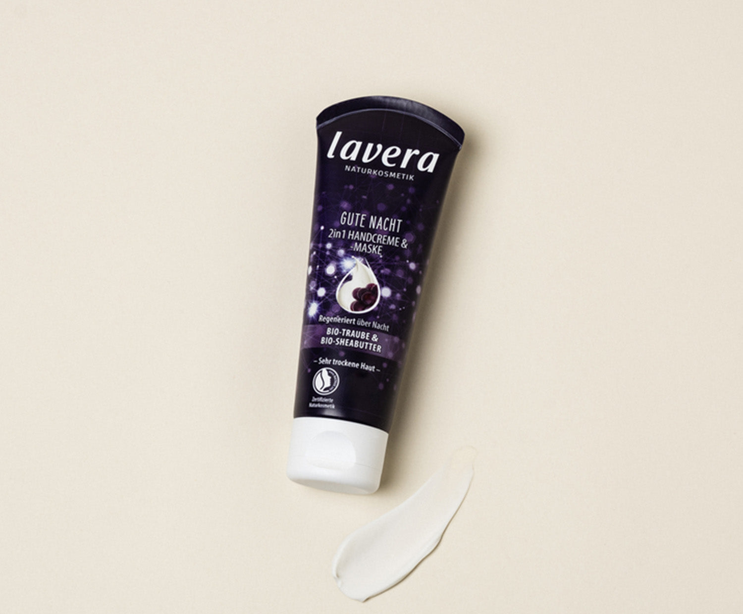 lavera Gute Nacht 2in1 Handcreme & -maske in der Anwendung