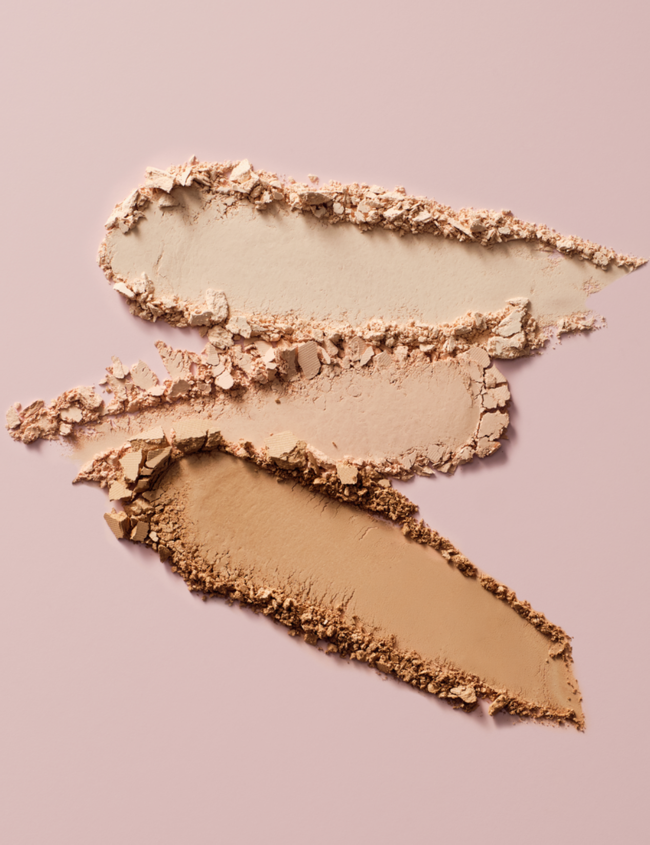 lavera Satin Compact Powder -Medium 02- in der Anwendung