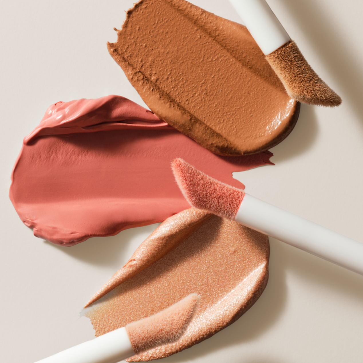 lavera Liquid Glow & Contour -Liquid Blush 02- lors de l'application
