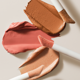 lavera Liquid Glow & Contour -Liquid Blush 02- lors de l'application