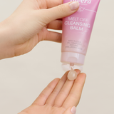 lavera Melt Off Cleansing Balm in der Anwendung