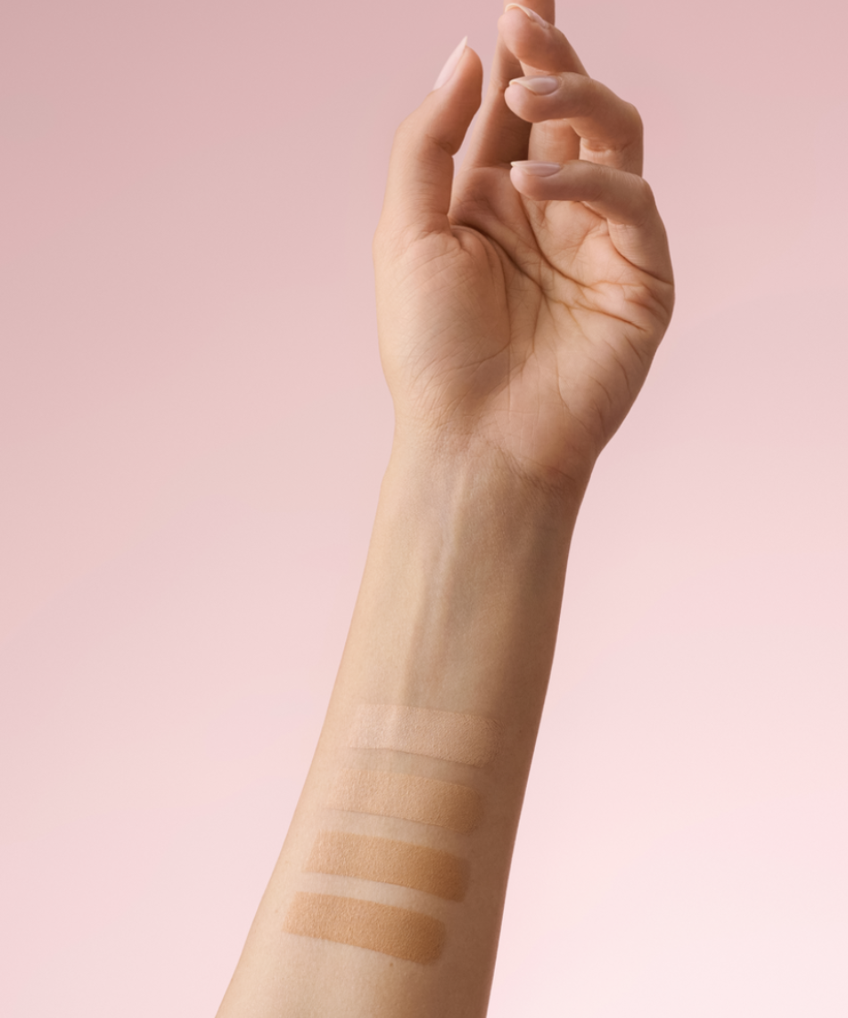 lavera Cream to Powder Foundation -Medium 1.2- in der Anwendung