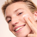 lavera basis sensitive Crème hydratante lors de l'application