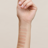 lavera Hyaluron Liquid Foundation -Warm Caramel 08- lors de l'application