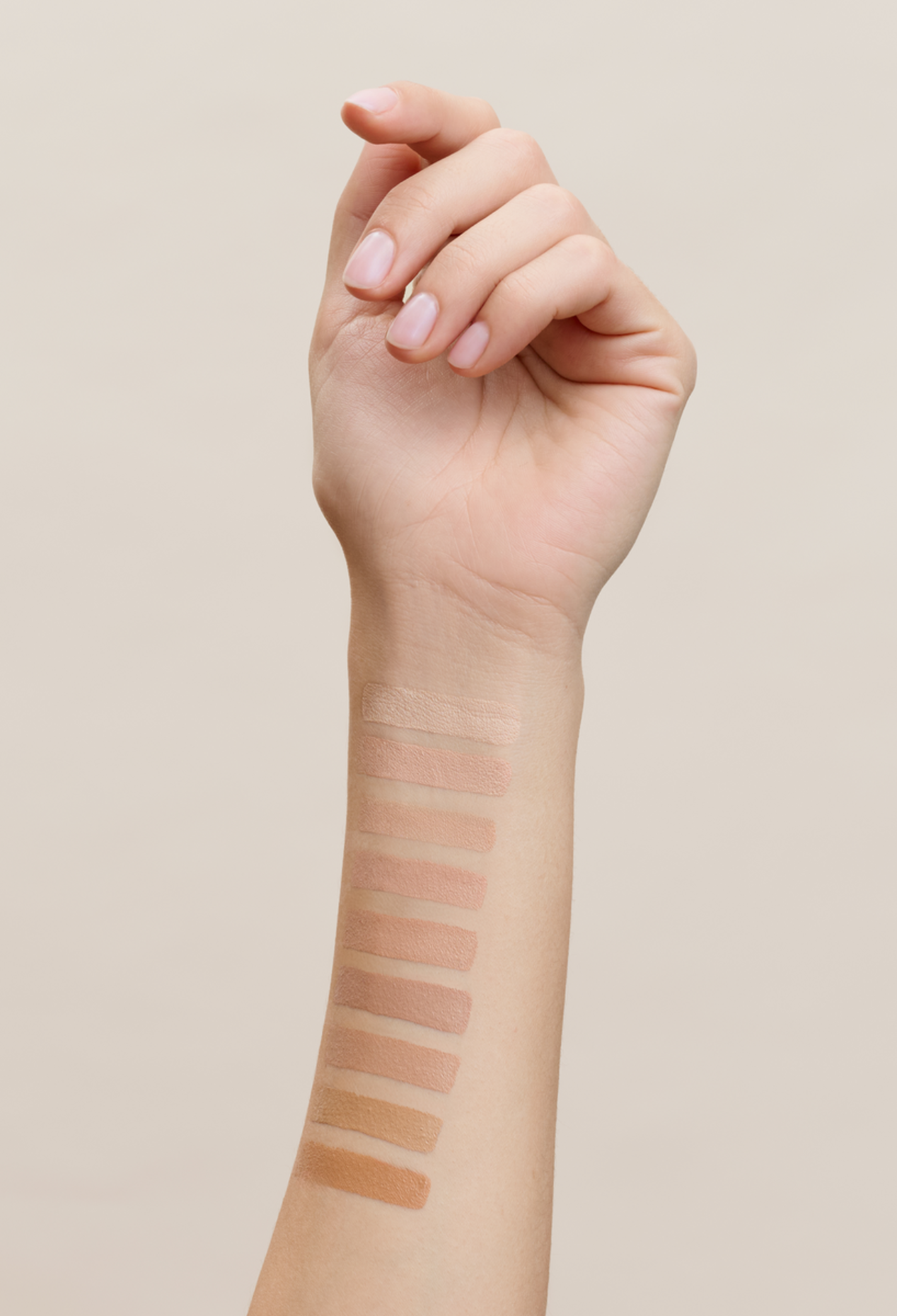 lavera Hyaluron Liquid Foundation -Warm Caramel 08- lors de l'application