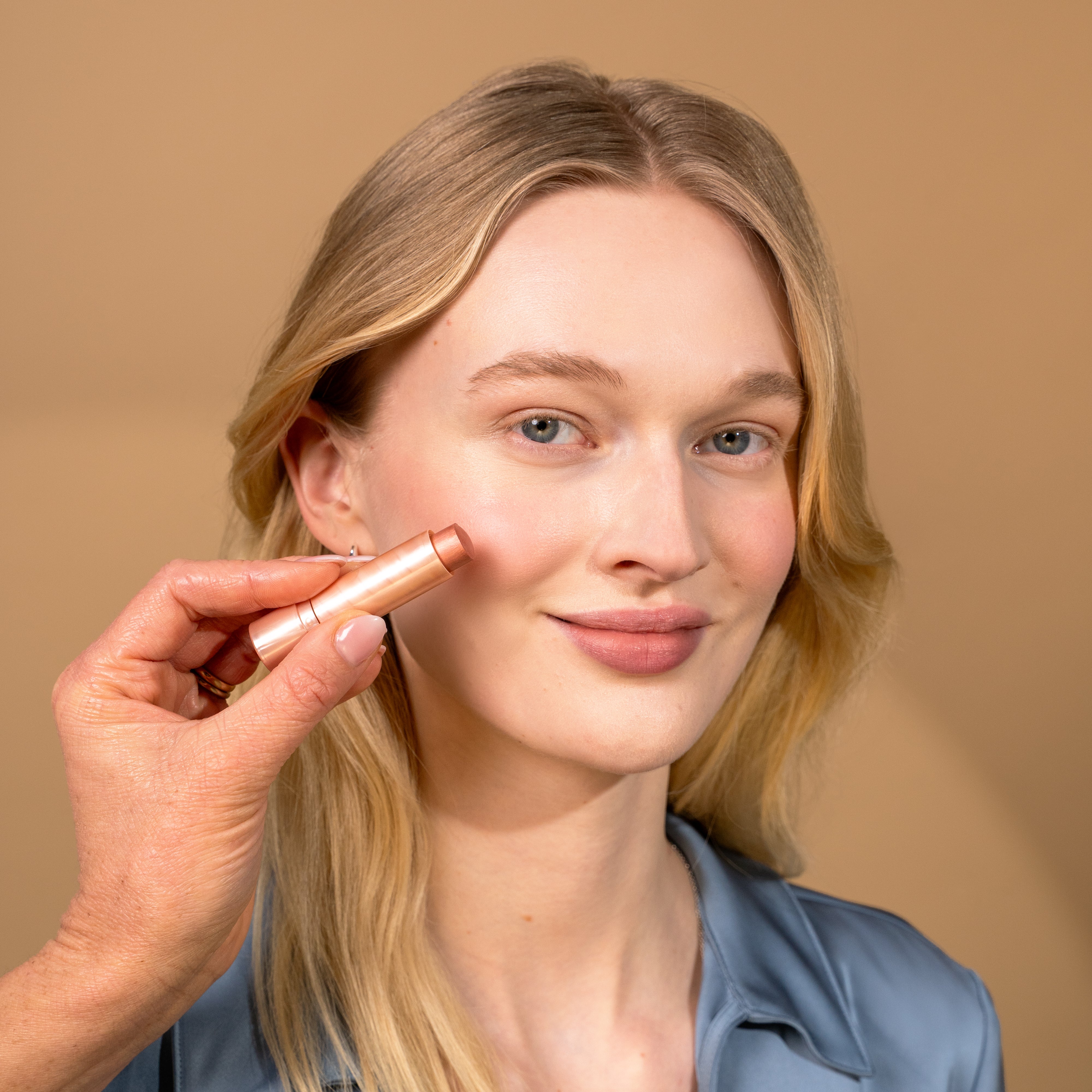 lavera Multi Balm -Sundown Gold 03- lors de l'application