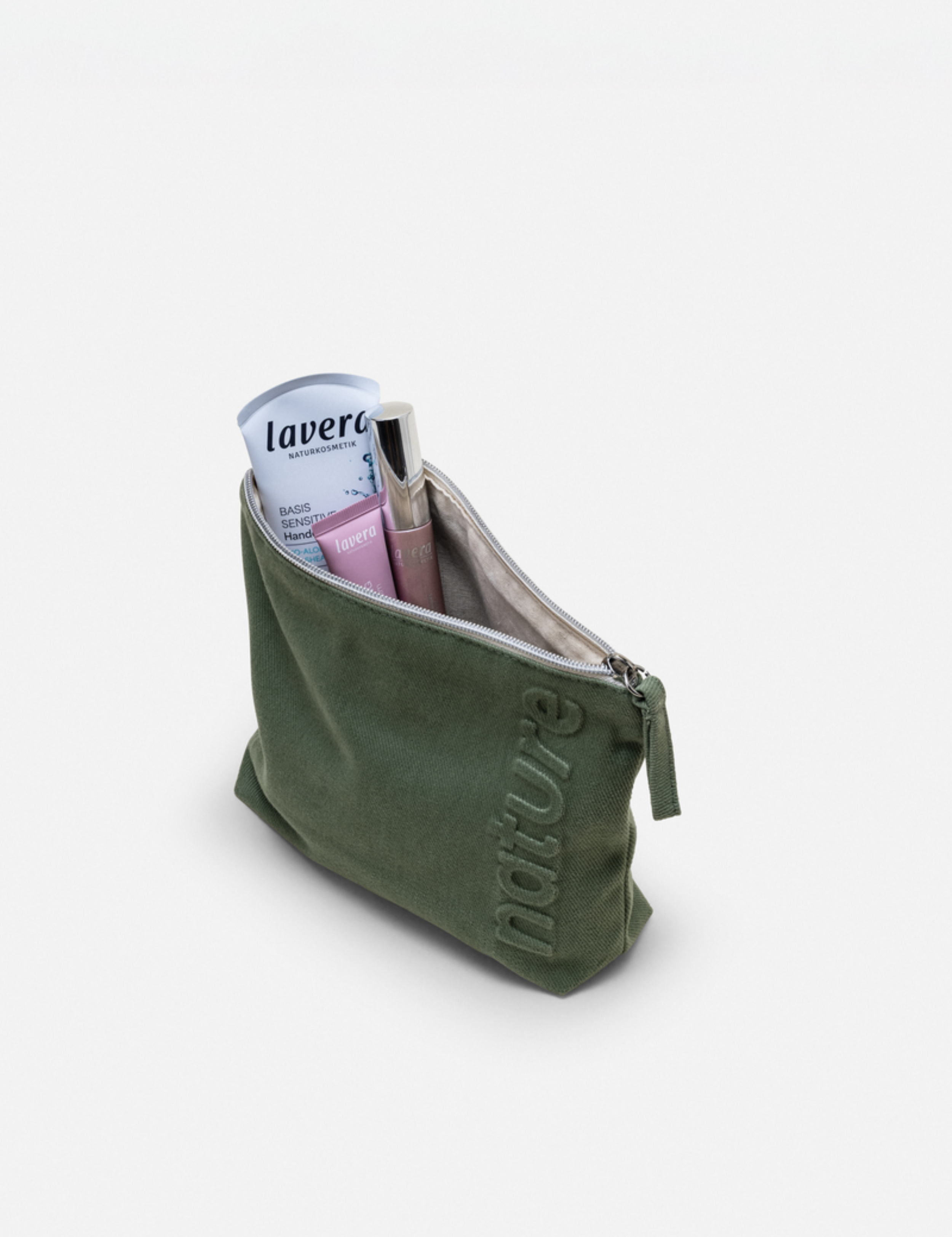 lavera Kosmetiktasche – Sage Green in der Anwendung