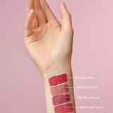 lavera Pure Satin Liquid Lipstick -Sweet Peony 04- lors de l'application