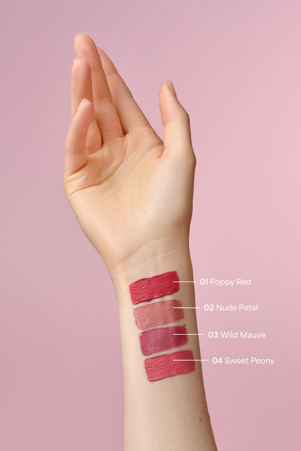 lavera Pure Satin Liquid Lipstick -Sweet Peony 04- lors de l'application