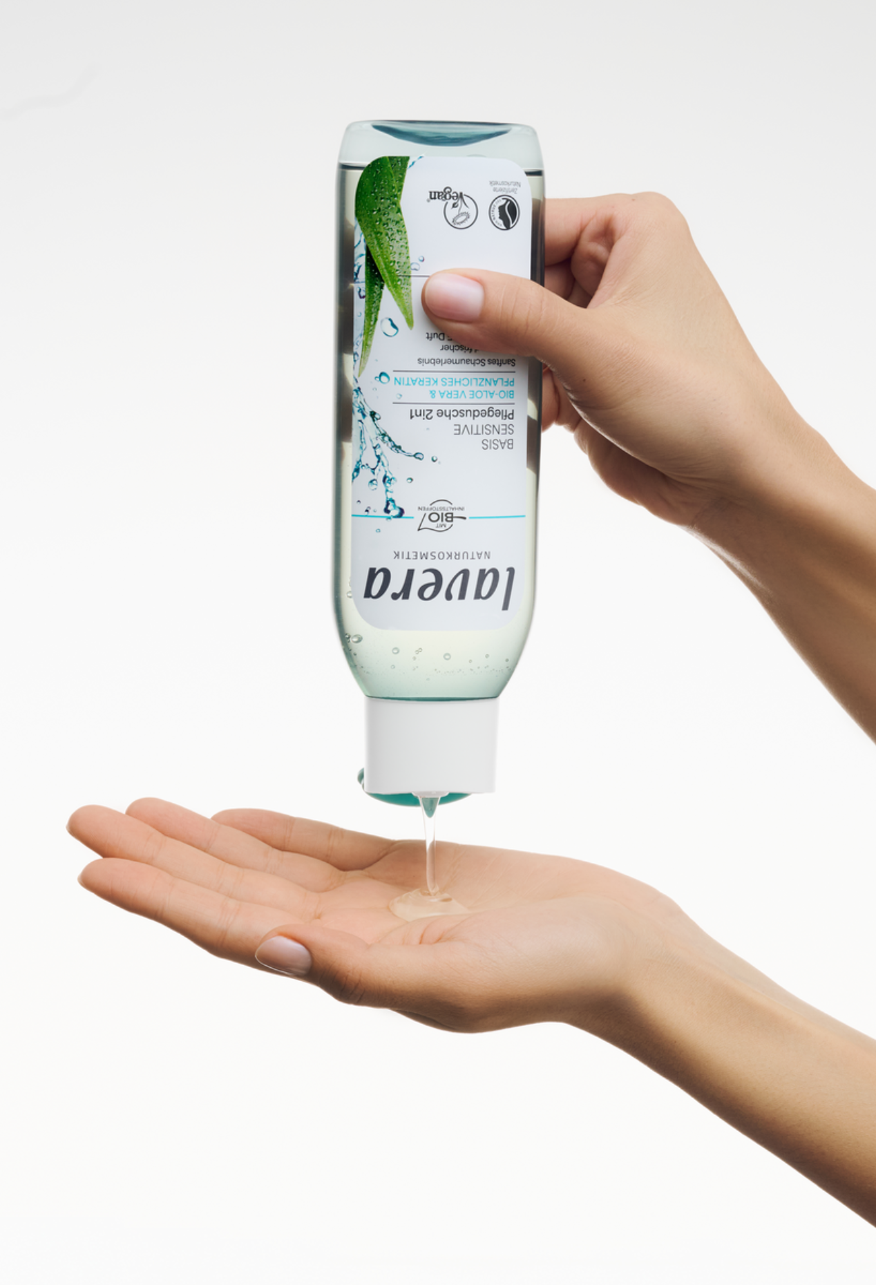 lavera Douche Soin basis sensitive 2in1 lors de l'application
