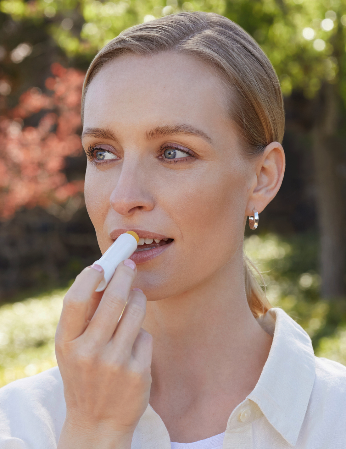 lavera basis sensitive Lippenbalsam in der Anwendung