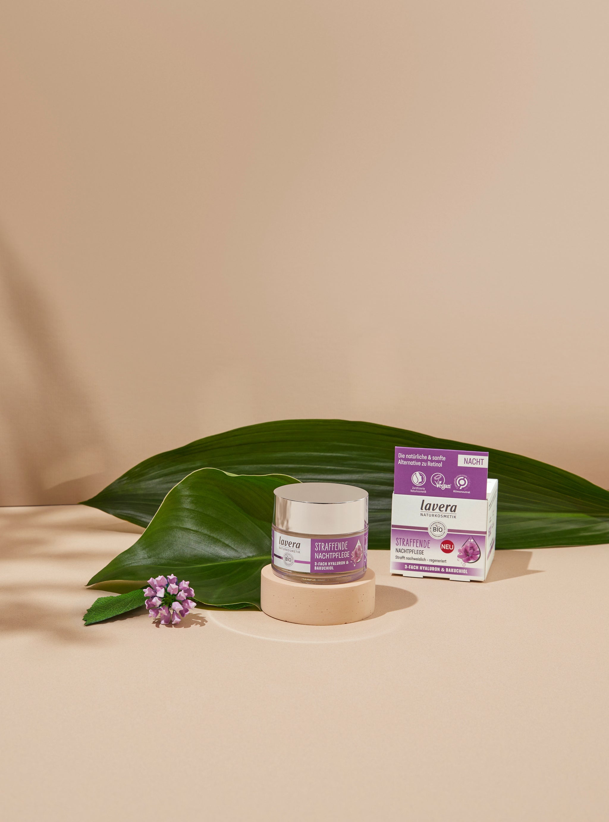 Représentation de la crème de nuit raffermissante lavera