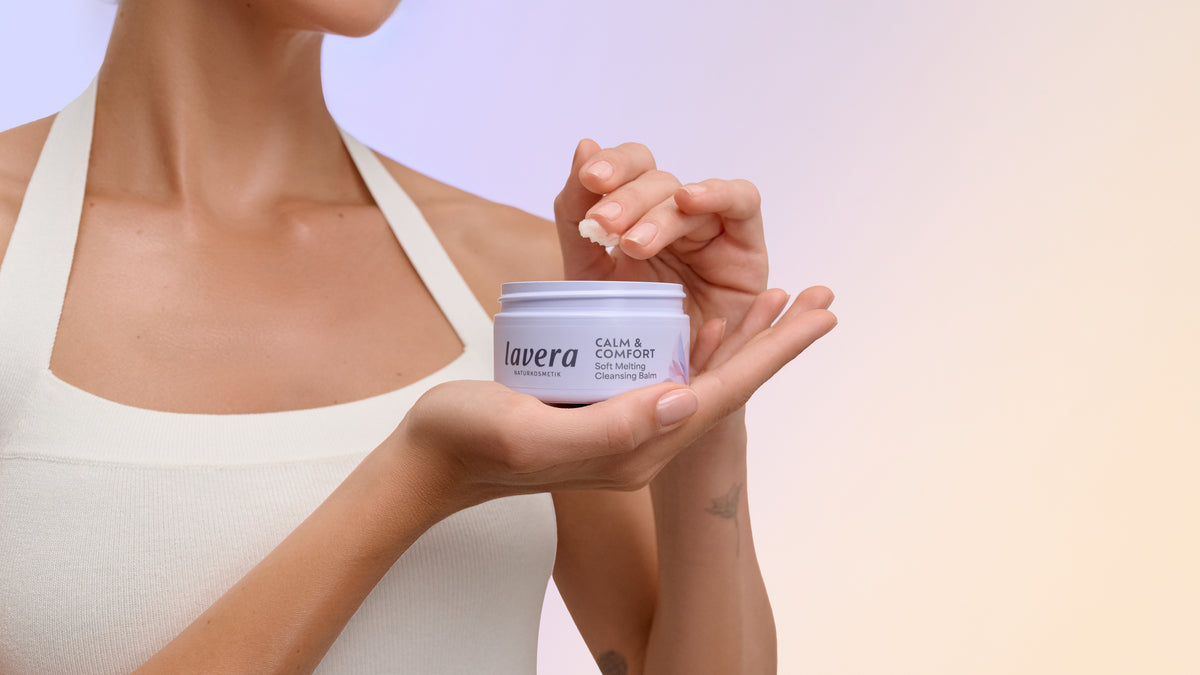 Calm & Comfort Soft Melting Cleansing Balm en application