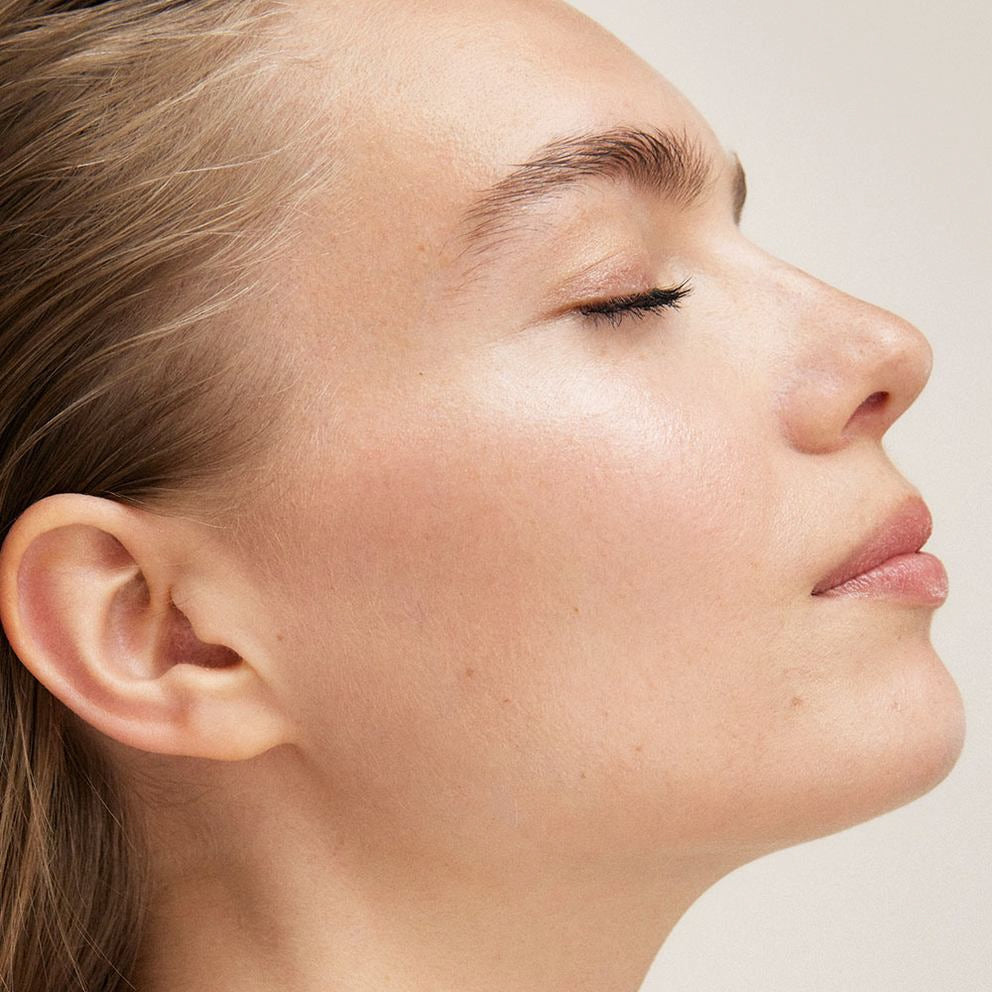 Portrait de profil d'une femme avec éclat rayonnant