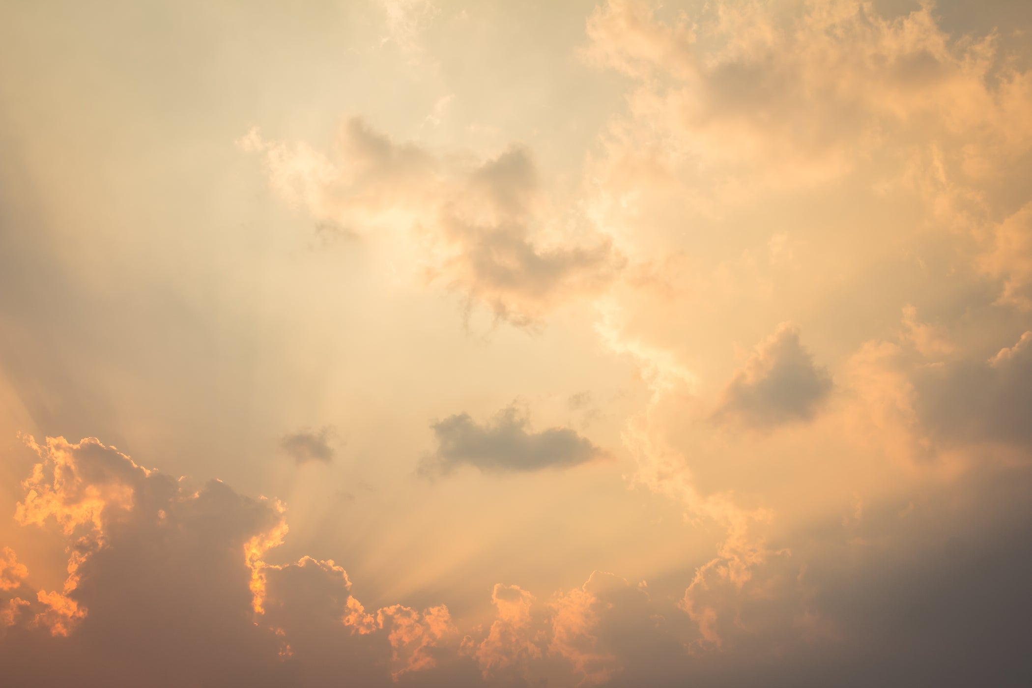 Ciel orange au coucher du soleil