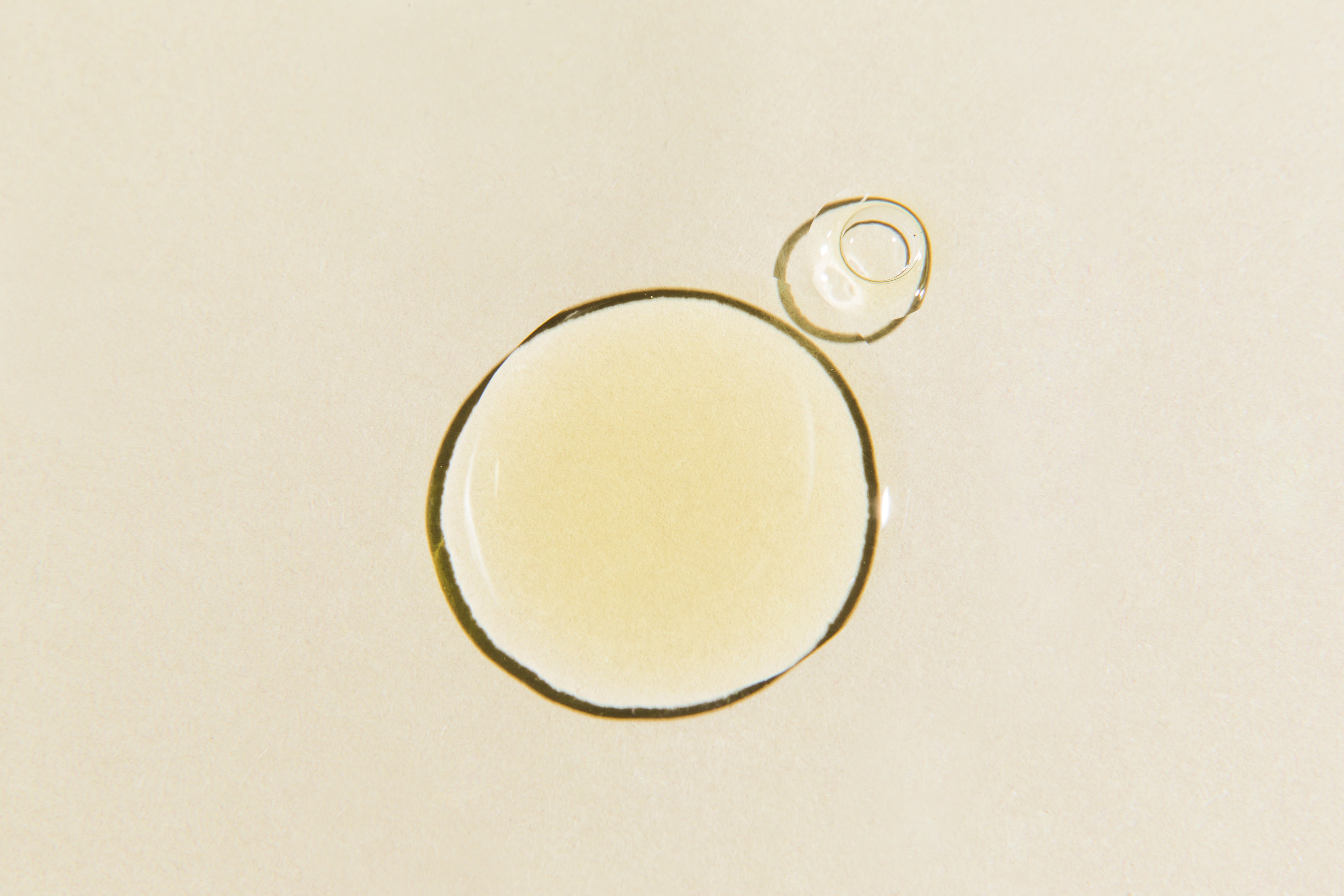 Tropfen eines Serums