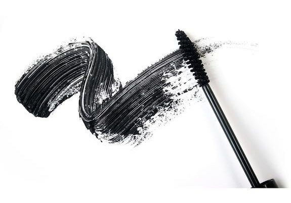 Pinceau mascara noir avec application de couleur intense