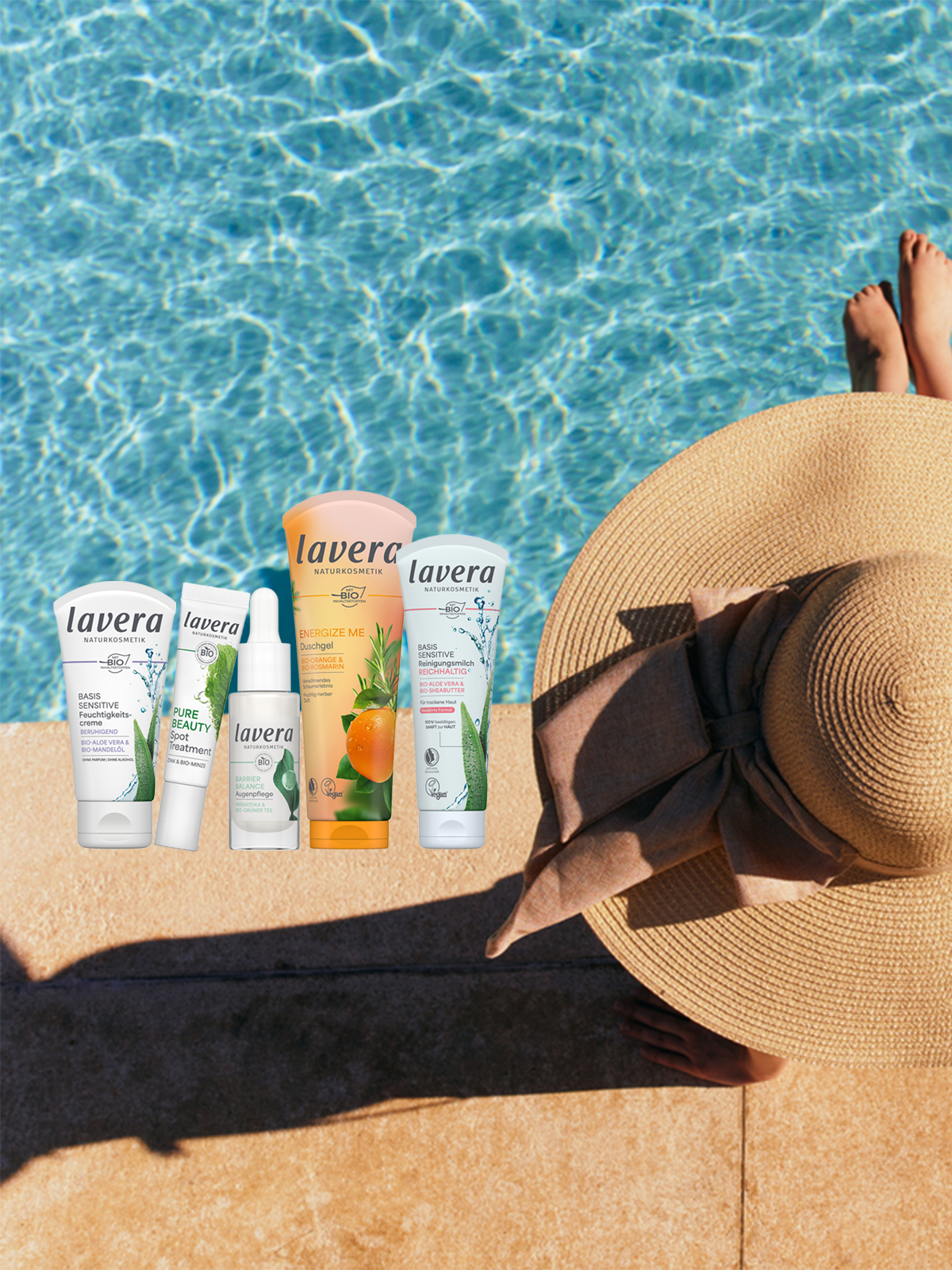 Frau mit Sonnenhut am Pool, mit verschiedenen lavera Produkten im Bild