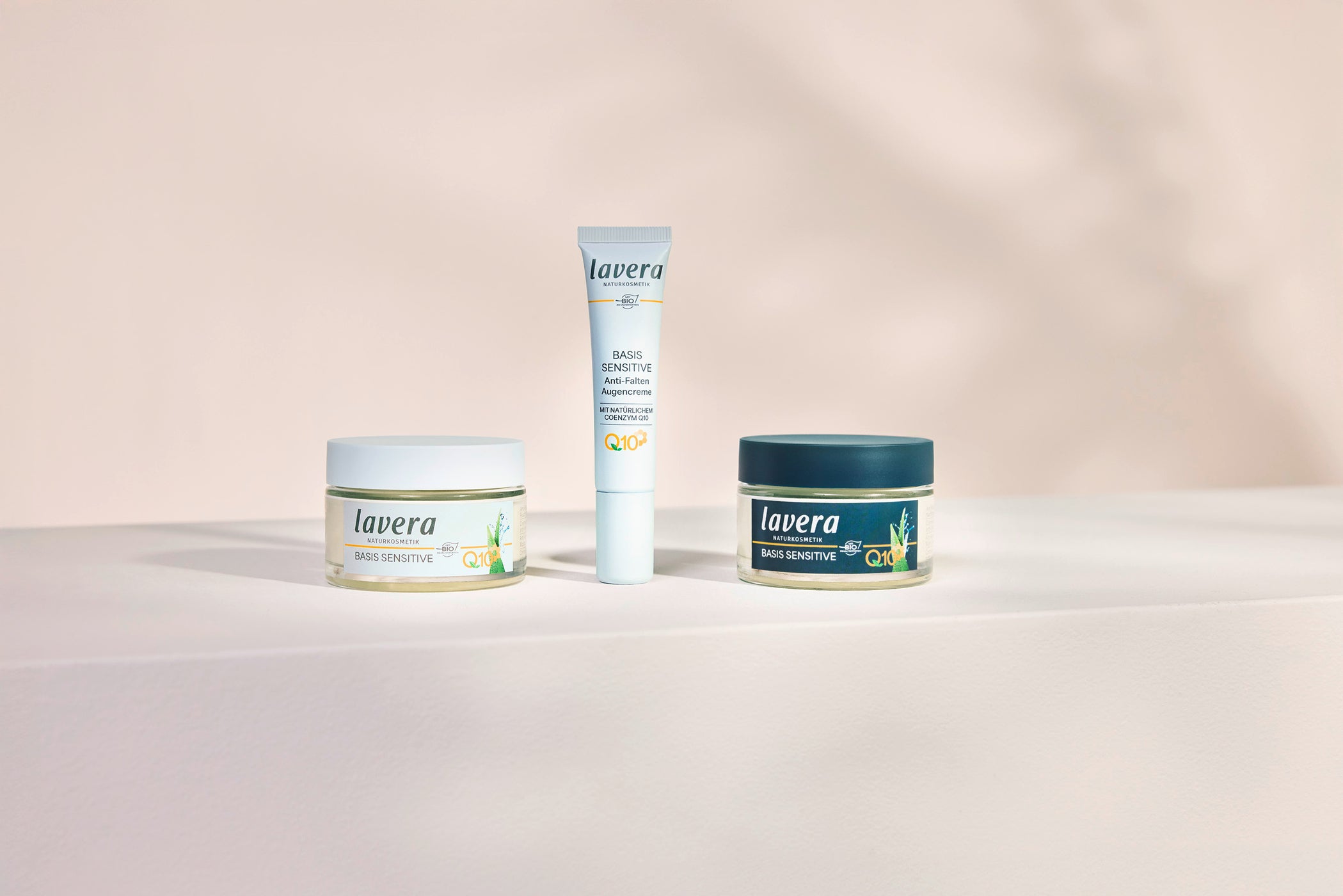 lavera Basis Sensitive Q10: zwei Cremetiegel und Augencreme-Tube, Produktset