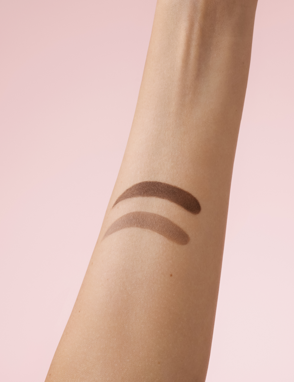 lavera Eyebrow Pencil -Blonde 02- in der Anwendung