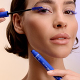 lavera Volume Mascara -Royal Blue 01- in der Anwendung