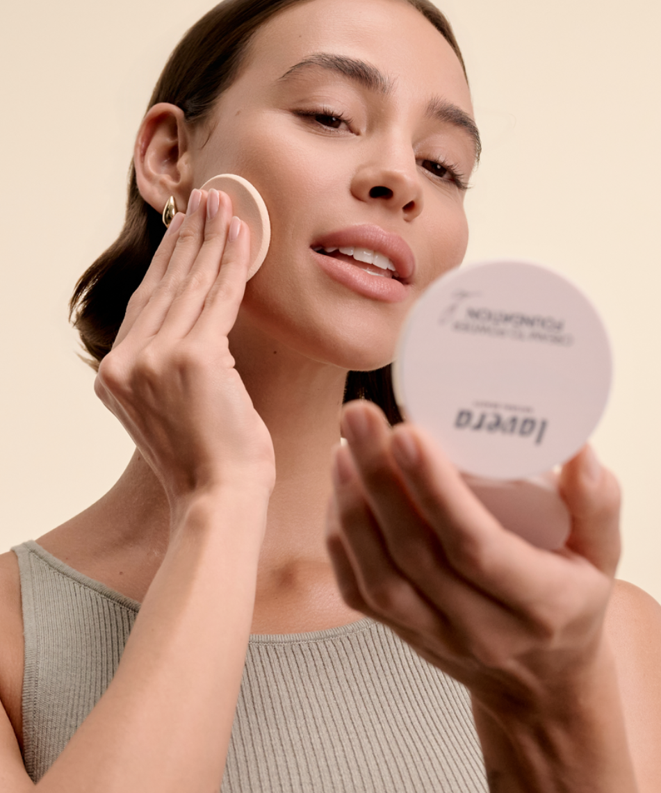 lavera Cream to Powder Foundation -Light 1.0- in der Anwendung