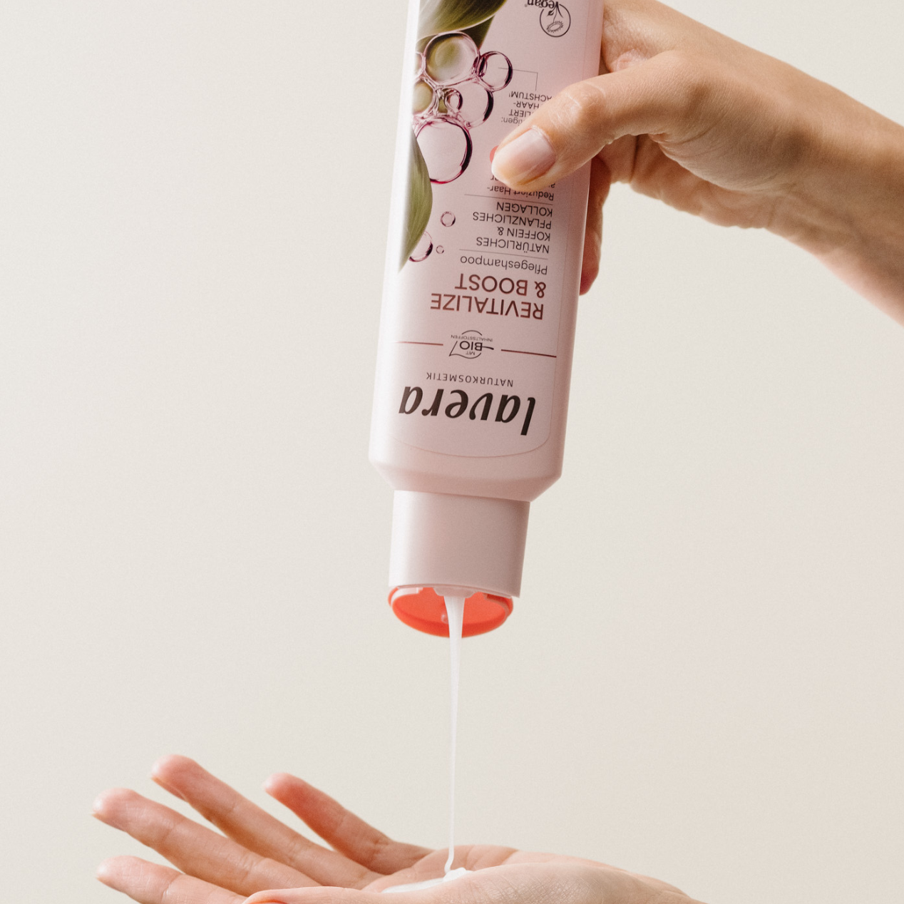 lavera Shampooing Soin Revitalize & Boost lors de l'application