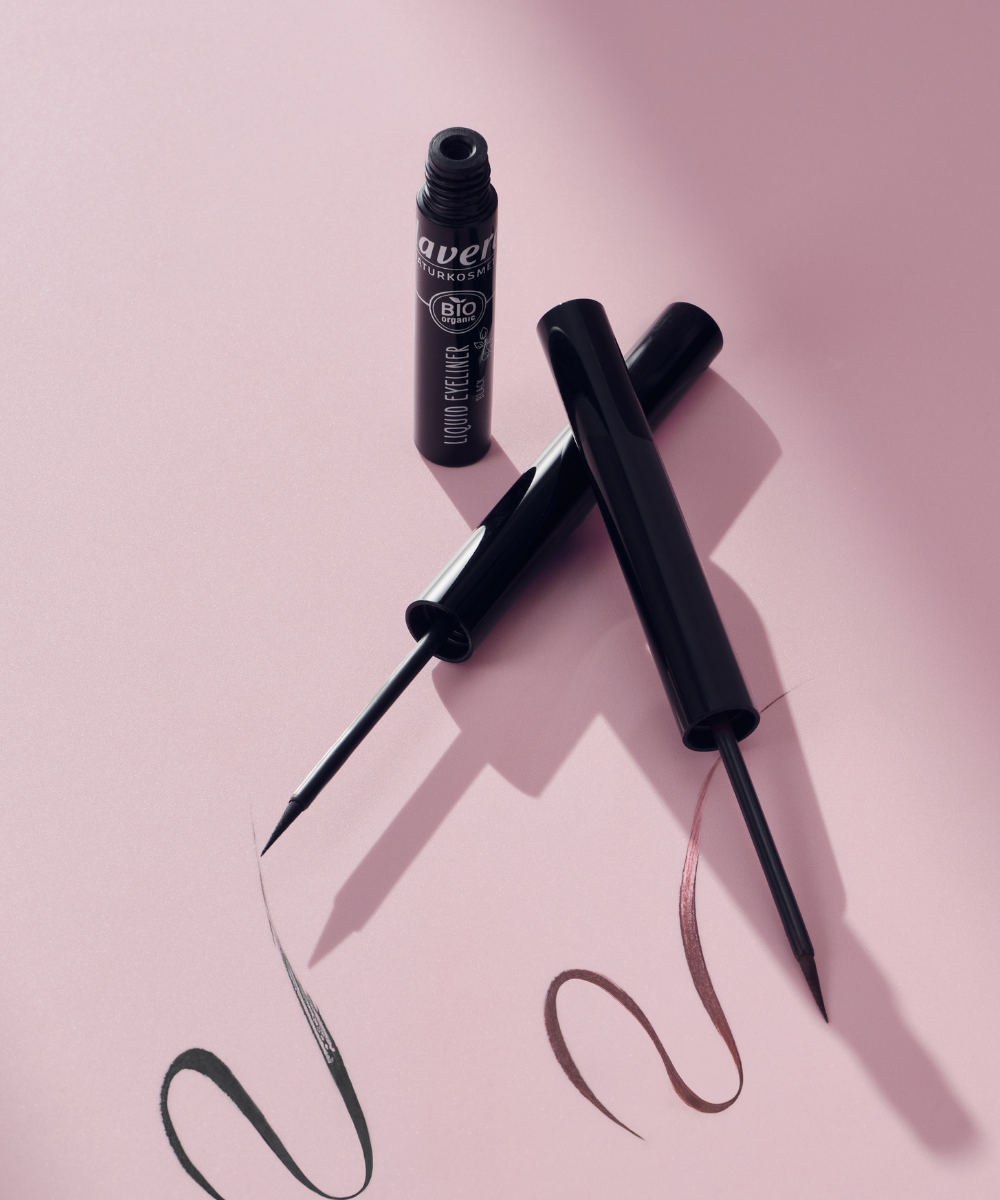 lavera Liquid Eyeliner -Brown 02- lors de l'application