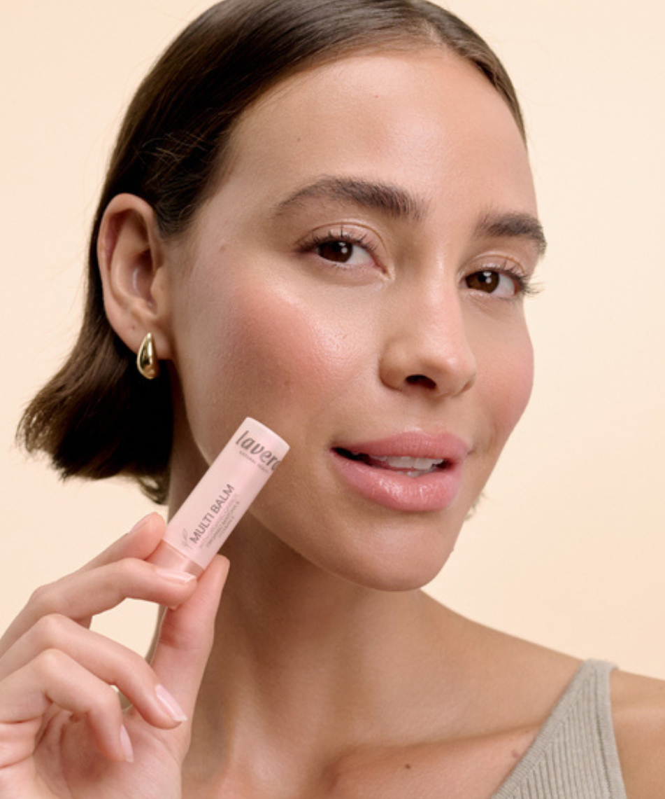 lavera Multi Balm -Soft Sunlight  06- in der Anwendung