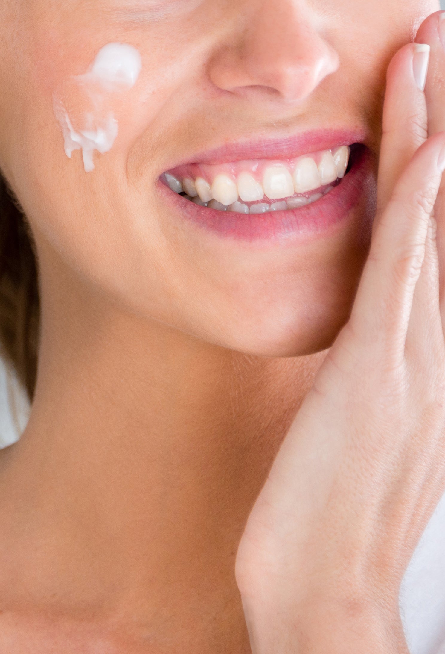 lavera Neutral Gesichtscreme in der Anwendung