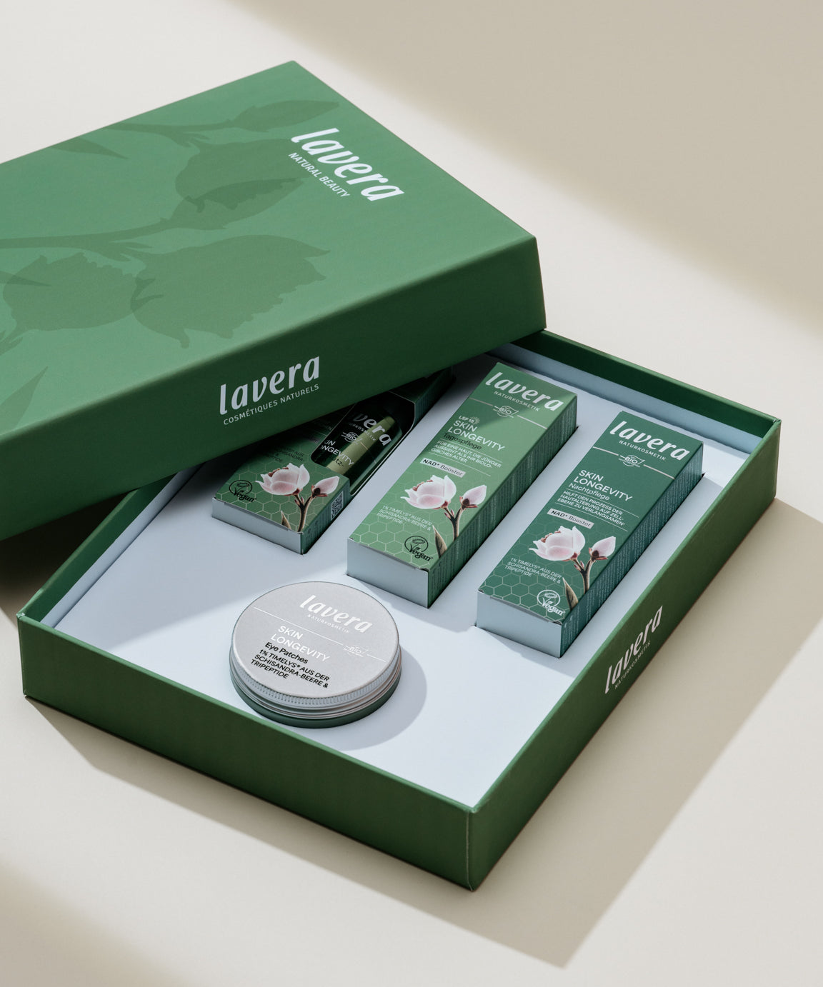 lavera Skin Longevity Routine Complete Set in der Anwendung