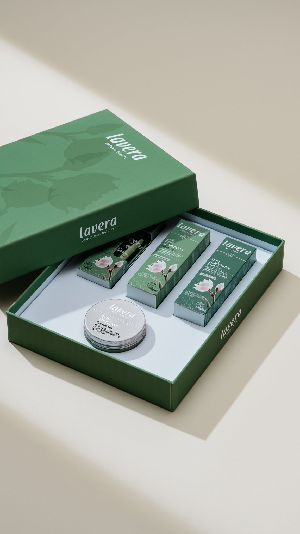 lavera Skin Longevity Routine Complete Set in der Anwendung