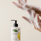 lavera Soin Lavant Mains Citron Bio & Gingembre Bio lors de l'application