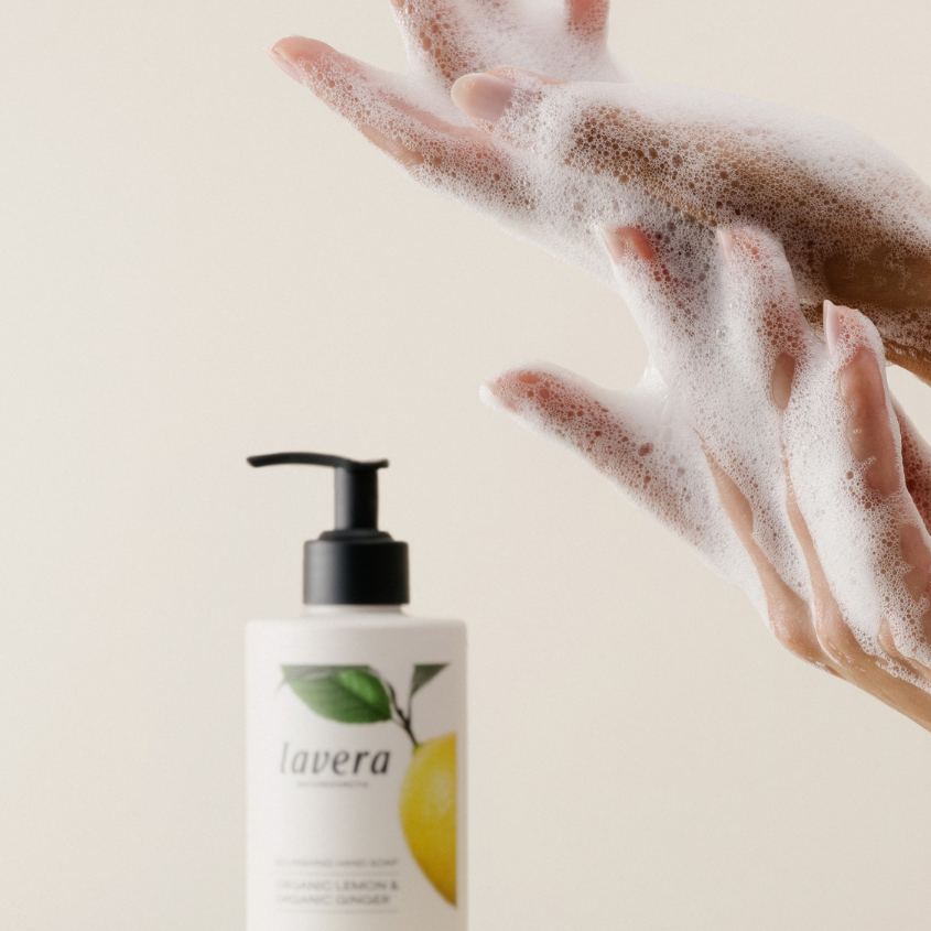 lavera Soin Lavant Mains Citron Bio & Gingembre Bio lors de l'application