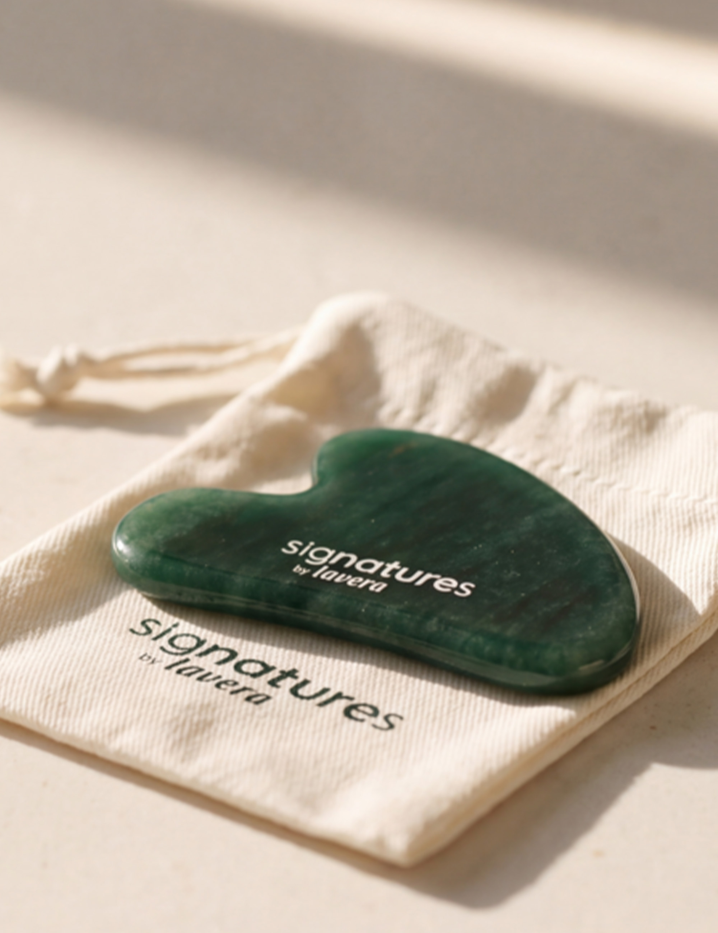 lavera Gua-Sha Gesichtsmassage Tool (AI-generated)