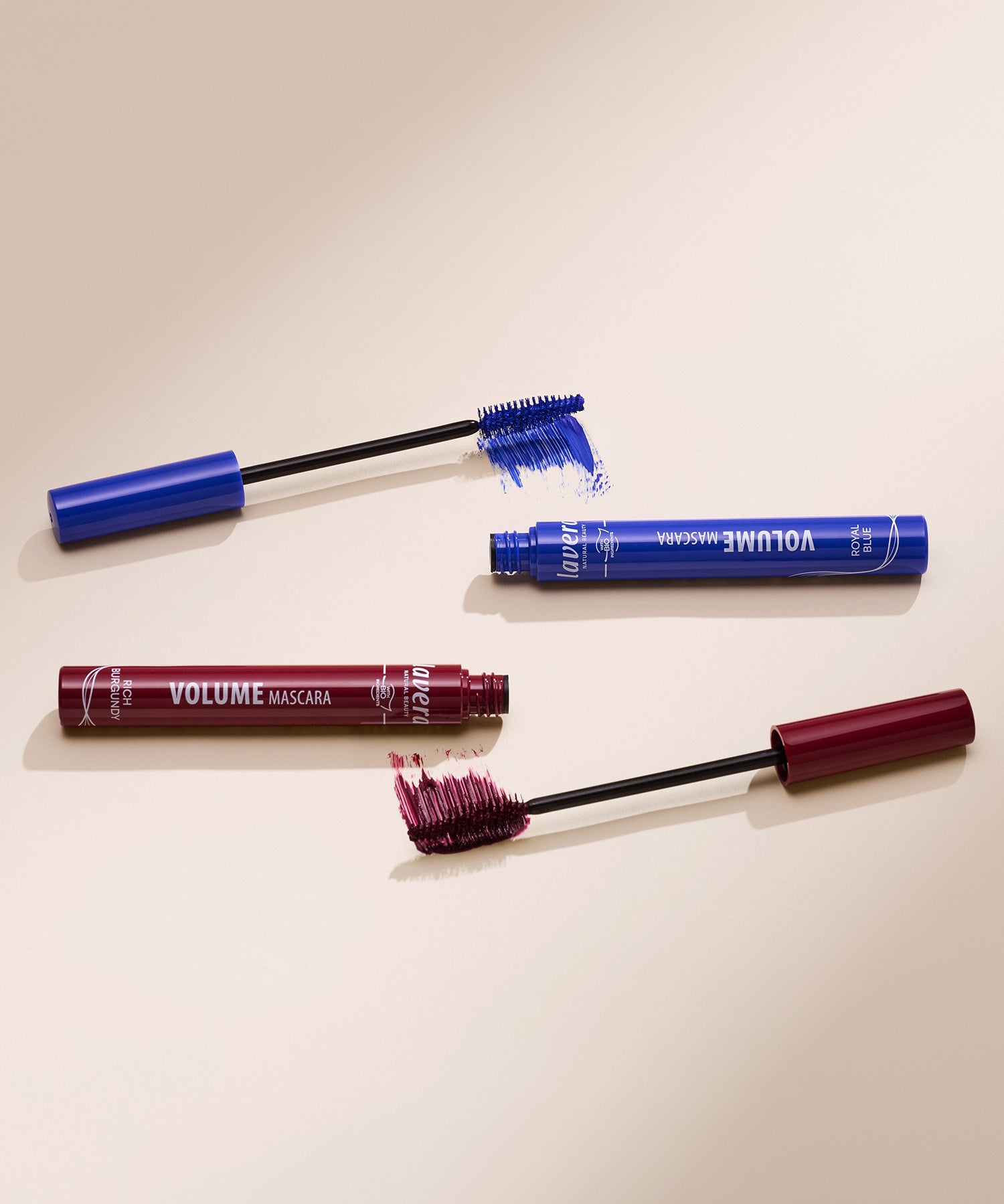 lavera Volume Mascara -Rich Burgundy 02- lors de l'application