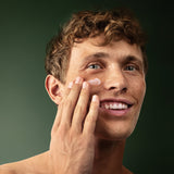 lavera Men sensitive After Shave Balsam in der Anwendung