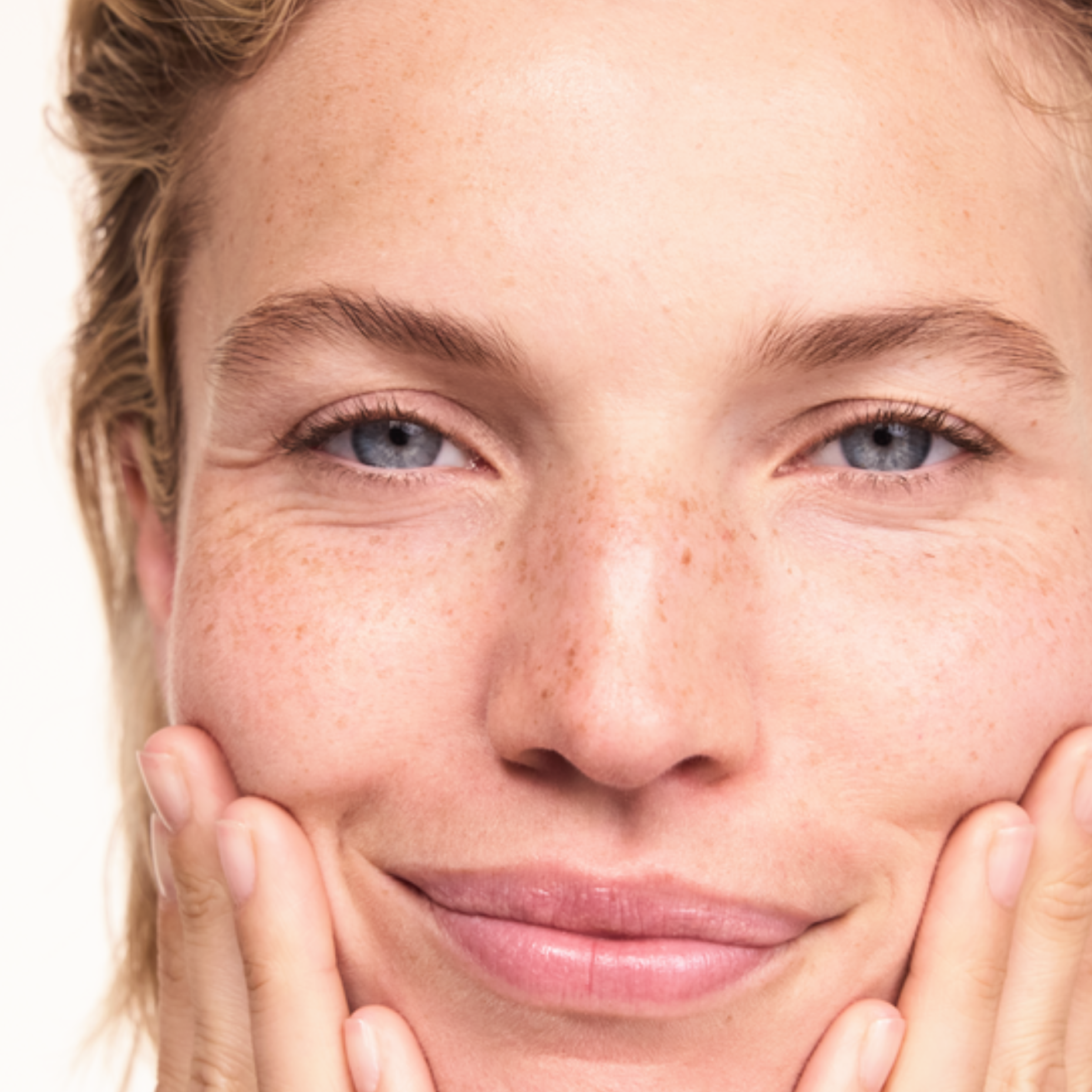 lavera basis sensitive Reinigungsmilch lors de l'application