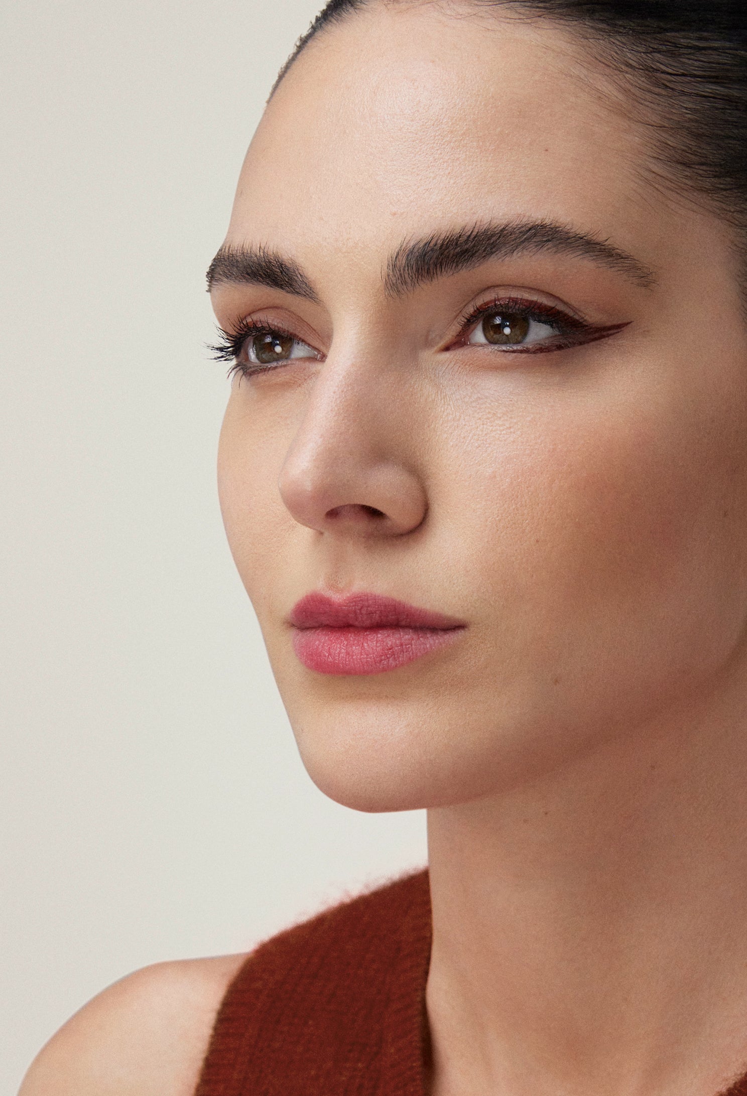 lavera Bare Melty Lips -Berry Blaze 01- lors de l'application