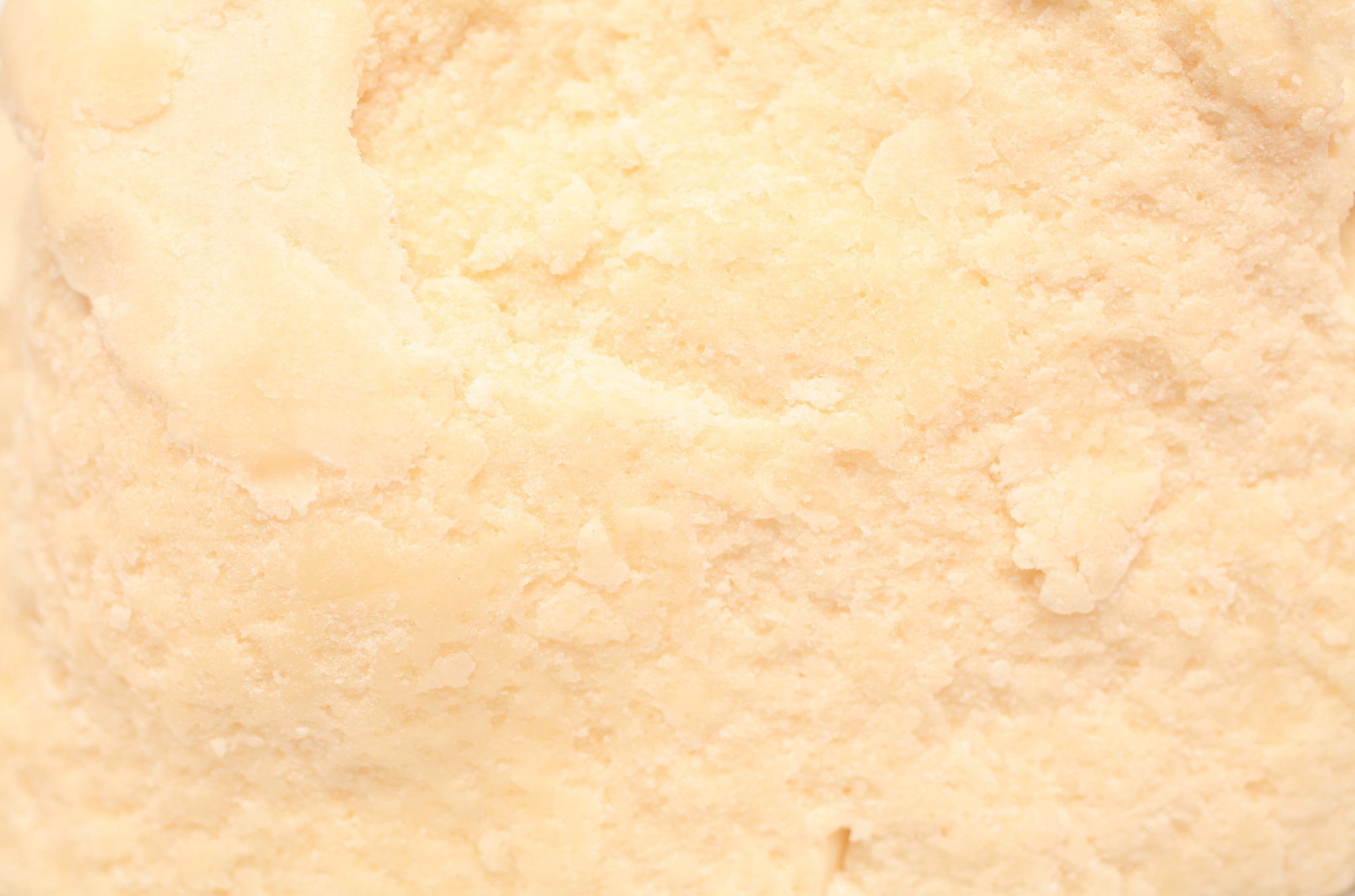 Gros plan sur texture crémeuse, légèrement granuleuse