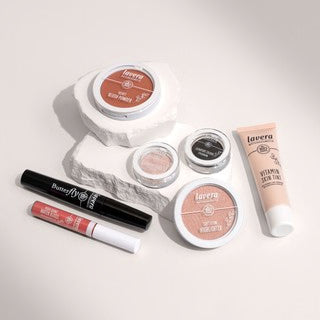 Collection maquillage lavera Pure Radiance sur fond clair
